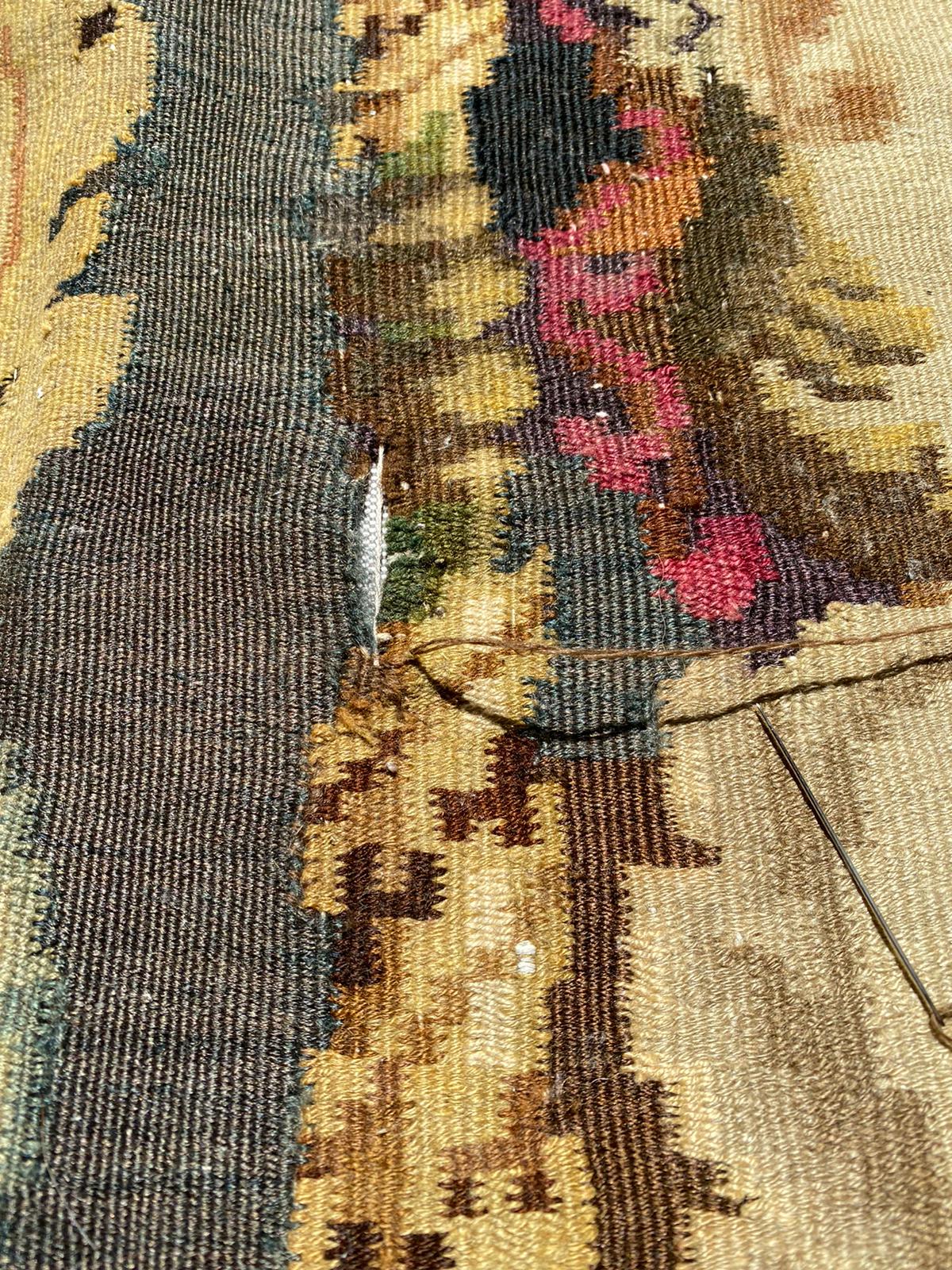 Tapisserie XIXeme avant nettoyage et restauration.