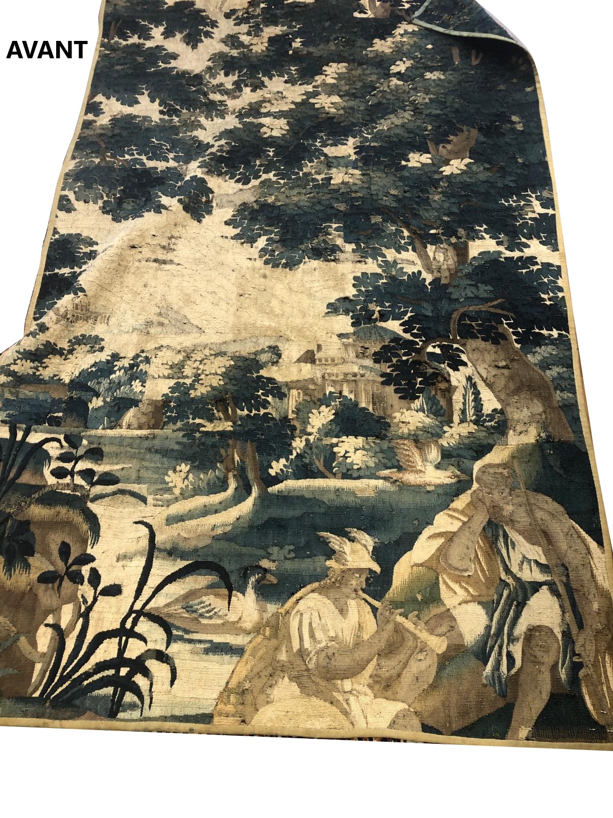 Tapisserie-XIXeme-avant-nettoyage-et-restauration-min_DETOURE-2-JP-AVANT-1